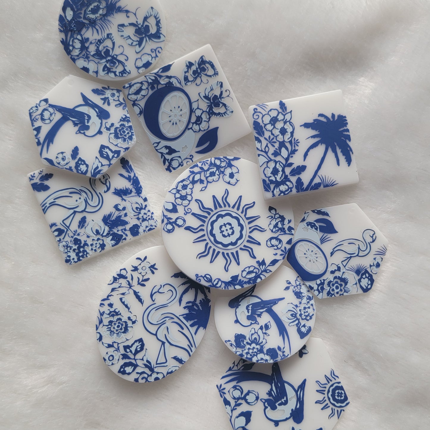 Pollinators in delft blue
